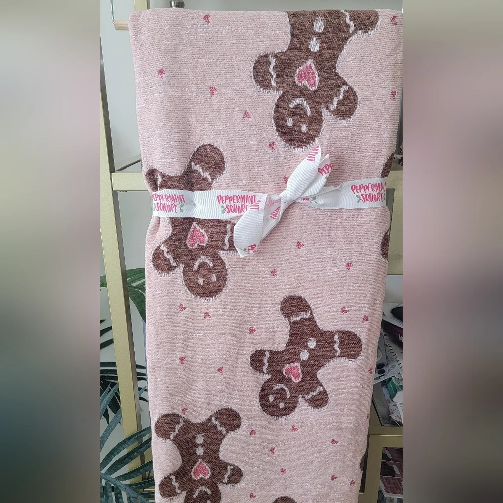 NWT Peppermint Square Gingerbread Christmas Blanket (1)